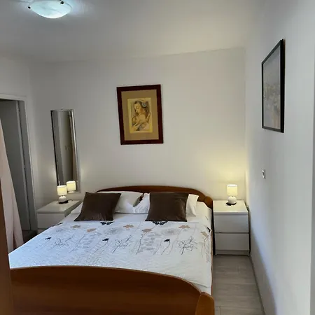 Apartment Komparic *