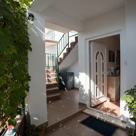 Apartment Komparic *